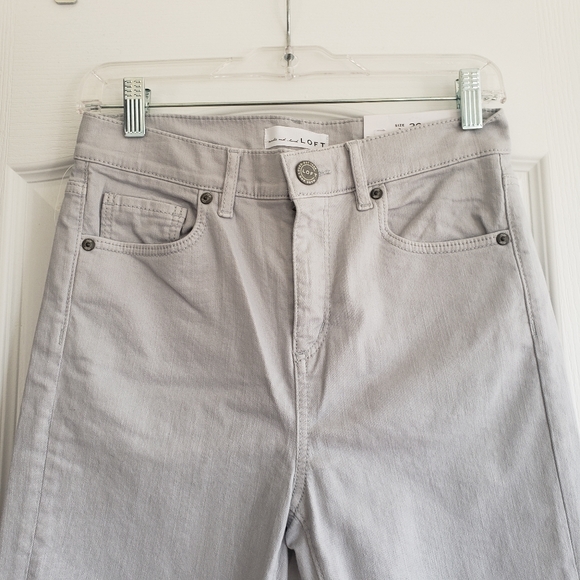 LOFT cropped grey demin pants. Size 2/26. Tie die detail on frayed bottom. New! - Picture 3 of 8